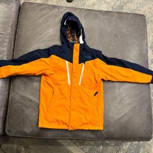 The North Face Boys 2in1 Vortex TriClimate Jacket In Navy and Orange Size M